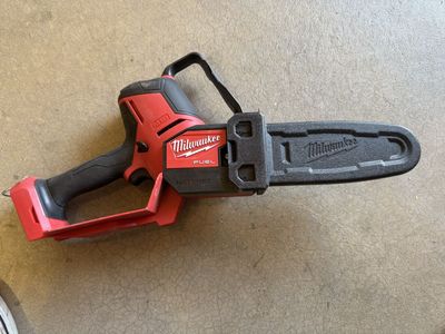 Milwaukee M18 FUEL HATCHET 8-inch Pruning Saw Cordless Chainsaw (Tool Only)