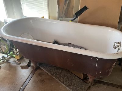 Cast iron claw foot tub