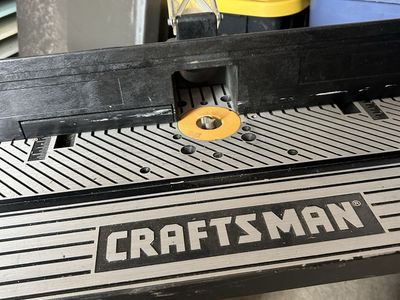 Craftsman router table and router excellent condition