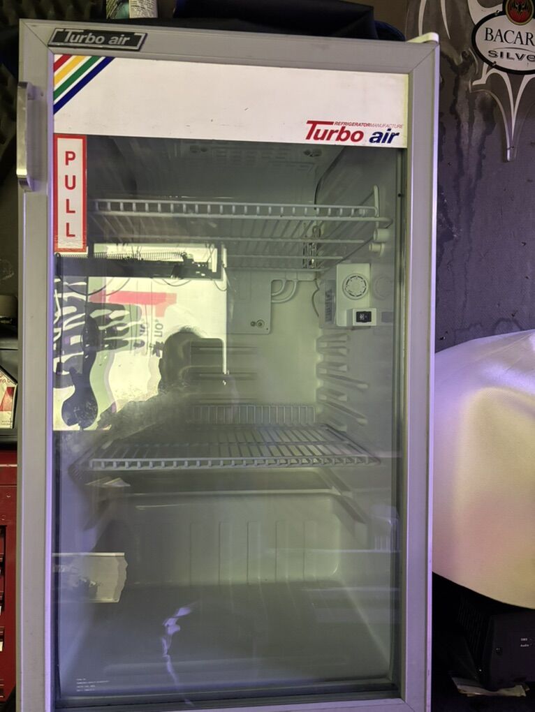 ñrefrigetator Turbo Air