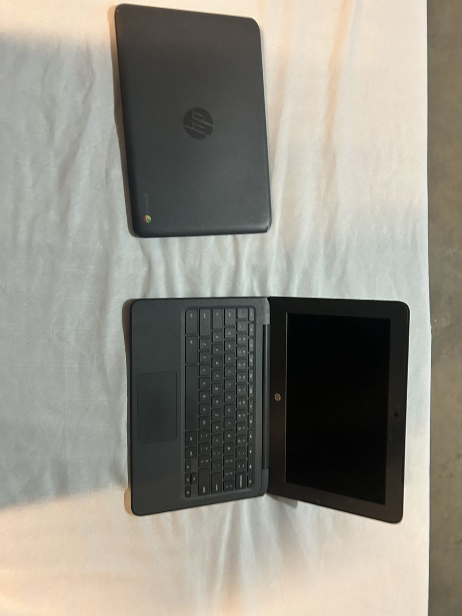 Hp Chromebook lot of 2 Fcfs used good condition