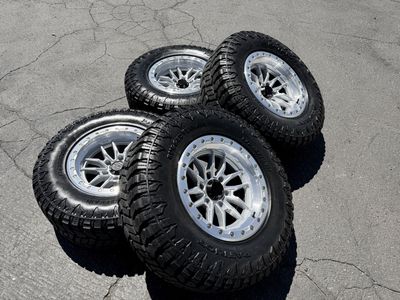 New Silver Lock Krawler LT285/70r17 RT 6x5.5 Chevy