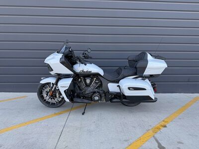 2025 Indian Motorcycle® Pursuit® Dark Horse® Ghost White Metallic with Black Vivid