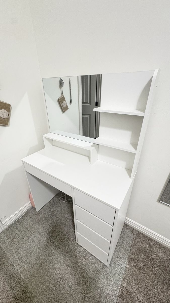 White Vanity (no lights)