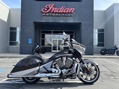2016 Victory Motorcycles® Magnum® Black Crystal over Super Steel Gray