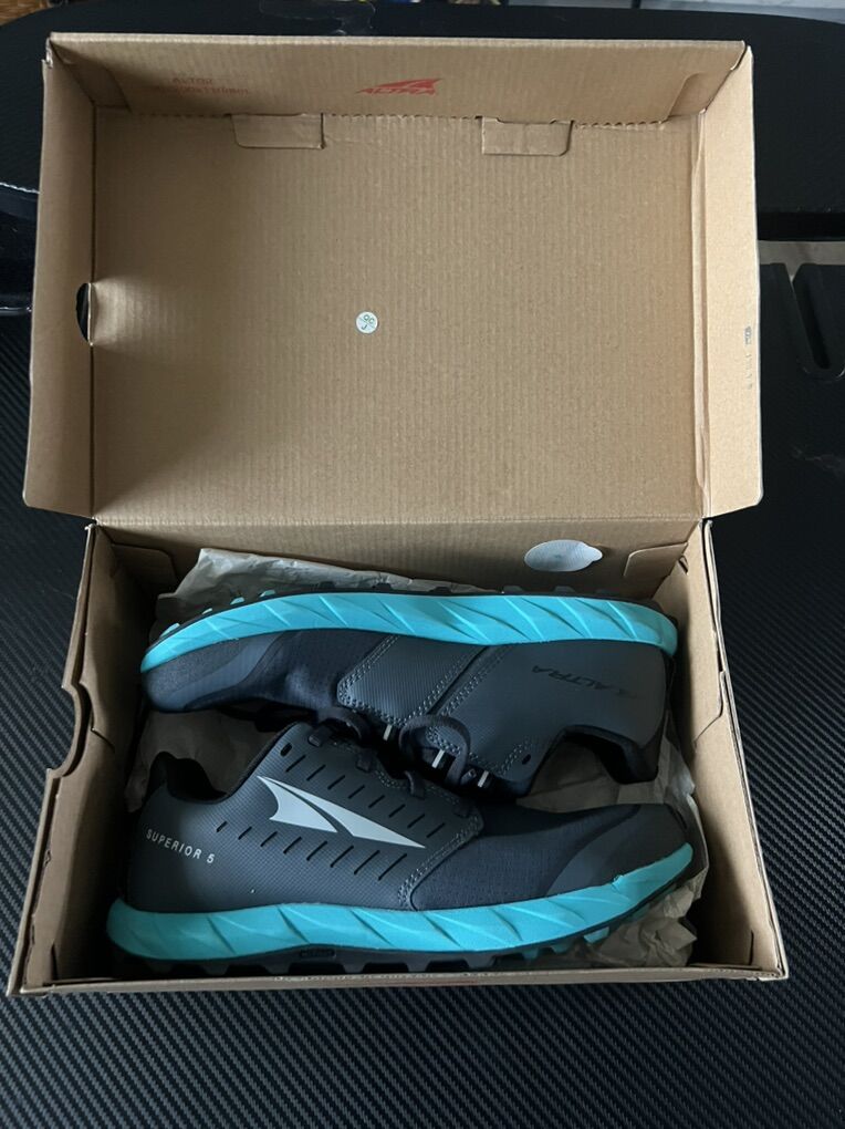 Altra Womens Superior 5 Trail Running Shoes Size 8