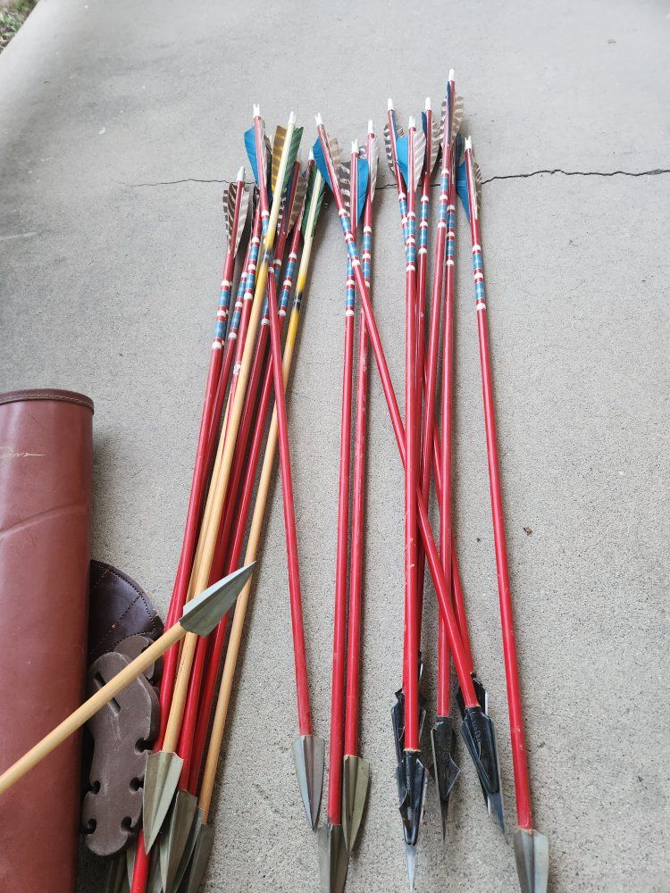 Vintage Archery Arrows - Mixed Lot with HERRE and M-A3L Broadheads - 20+ Arrows 27" length i d
