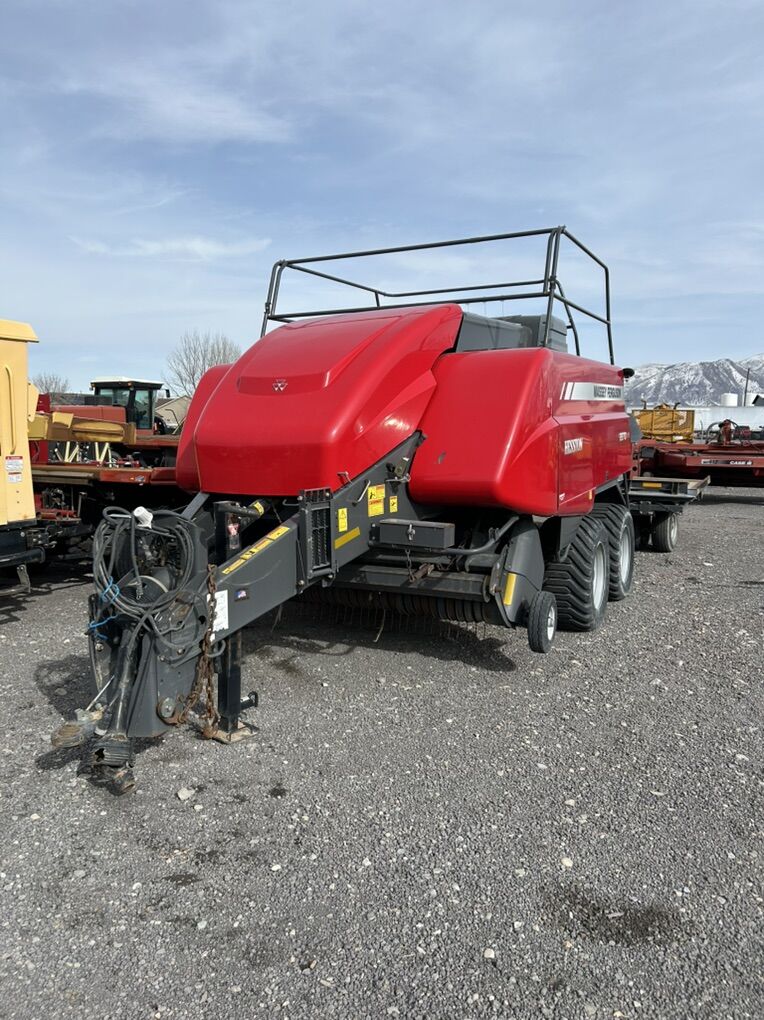 Massey Ferguson LB2270 W/ AC25 Accumulator