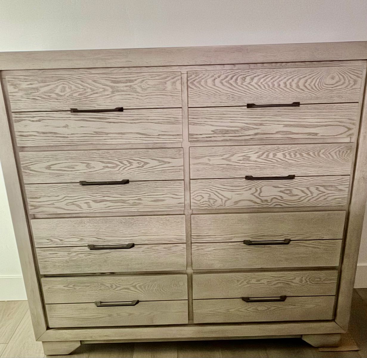 Dresser 8 drawers