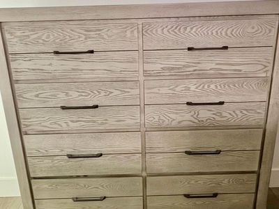 Dresser 8 drawers