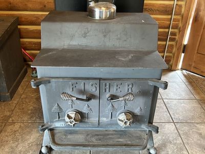 Vintage Fisher Papa Bear Wood Burning Stove - Classic Log Cabin Style