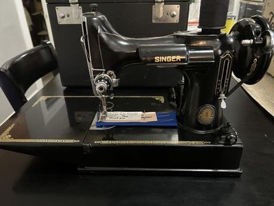 Beautiful Vintage Singer Sewing Machine