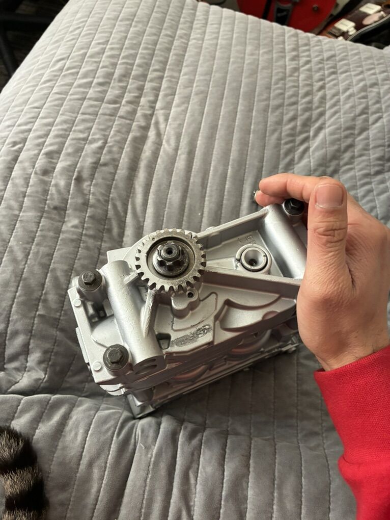 Brand new Metaldyne oil pump and balance shaft 2.4