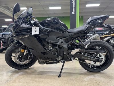 2026 Kawasaki NINJA ZX-4R ABS Metallic Spark Black
