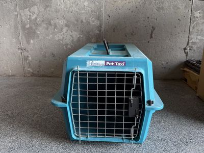 Petmate Pet Taxi Blue Hard-Sided Pet Carrier Crate