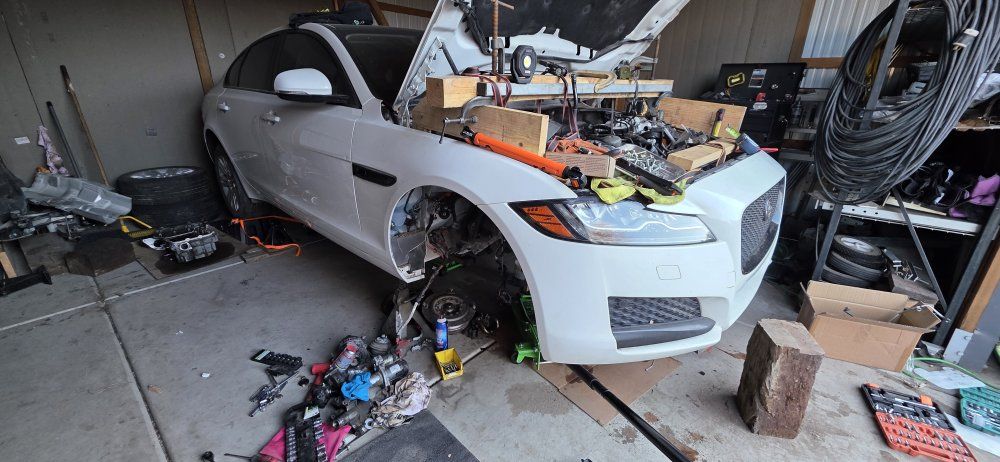 2016 Jaguar XF 35t Sedan - AWD, 3.0L Supercharged V6 PARTS!
