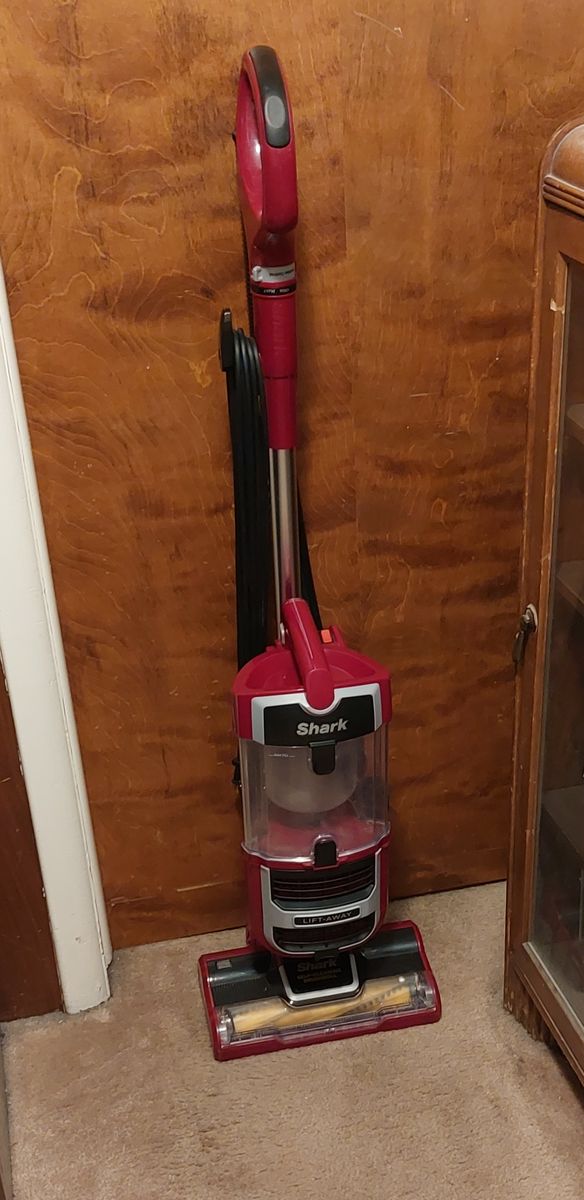 Shark Navigator Lift Away Vacuum Cleaner ZU561