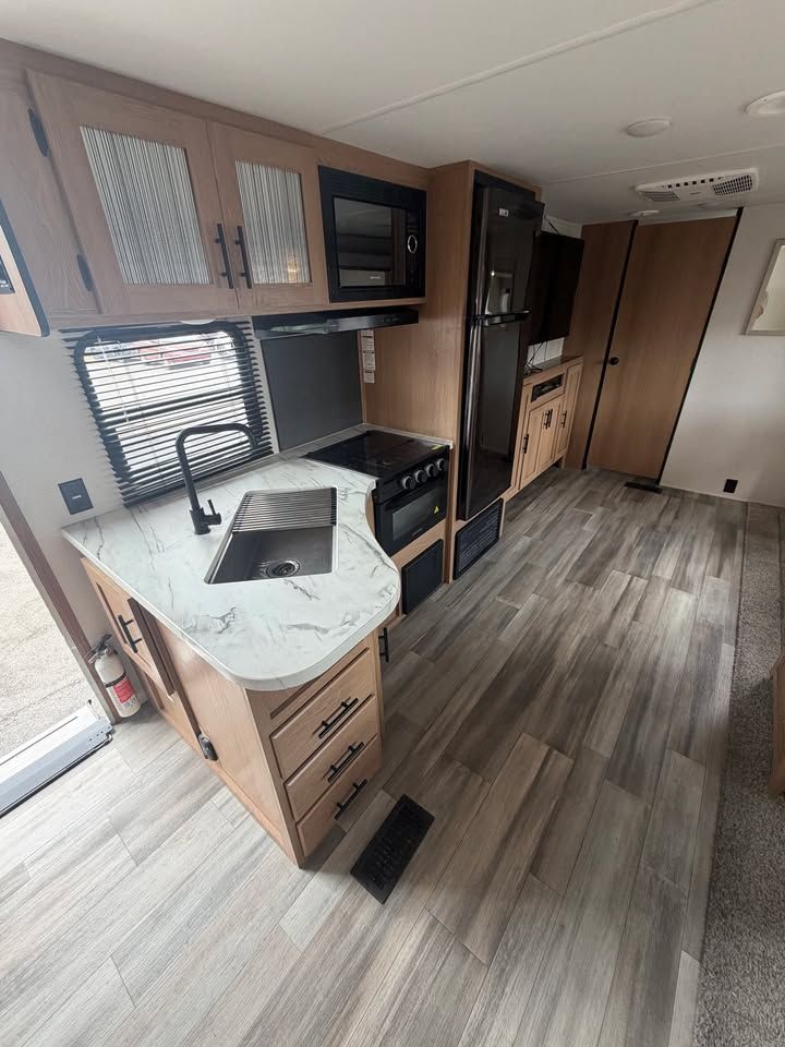Main image 10