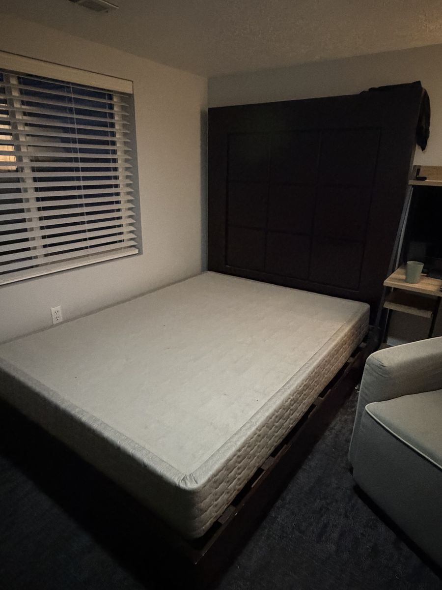 Queen Size Bed Frame And Dressers