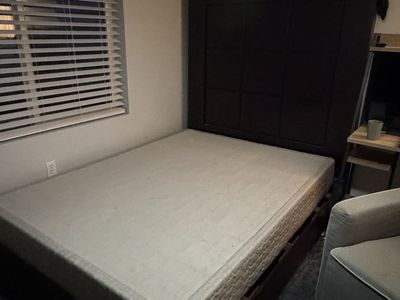 Queen Size Bed Frame And Dressers