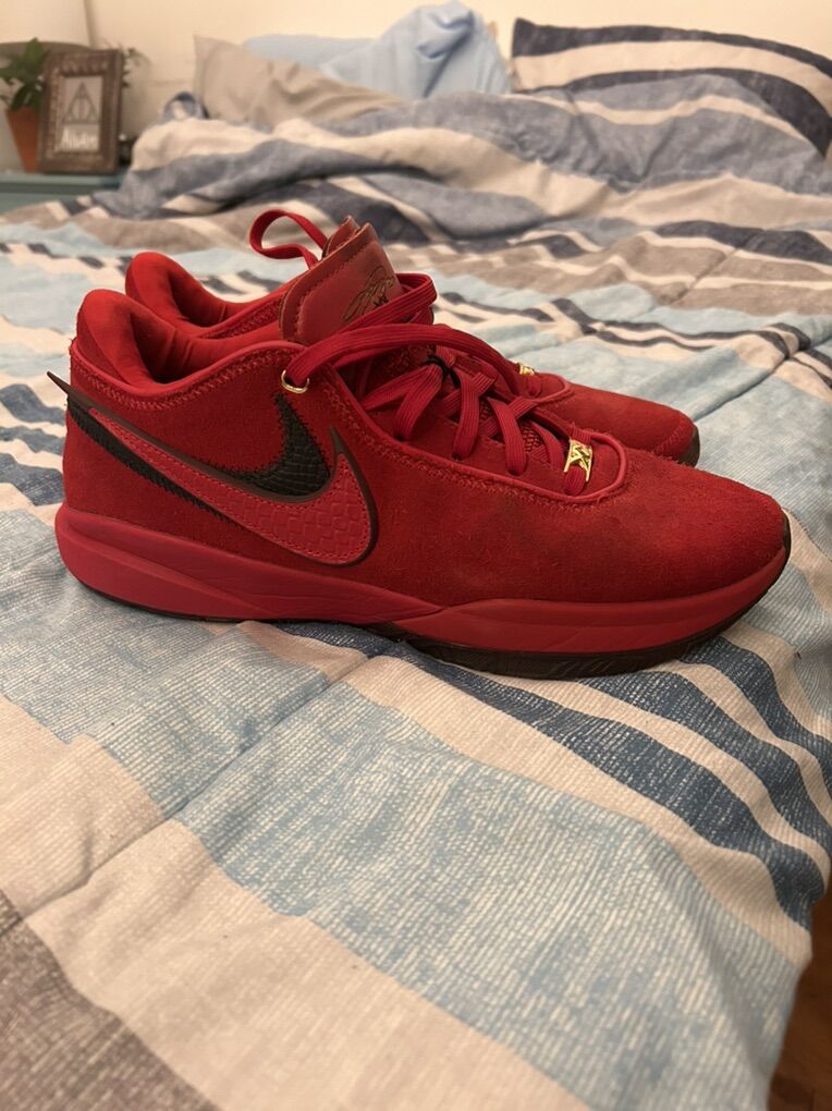 Lebron X 20 Liverpool Sneakers