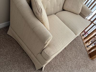 Distinctive Furniture by Gilliam Love Seat