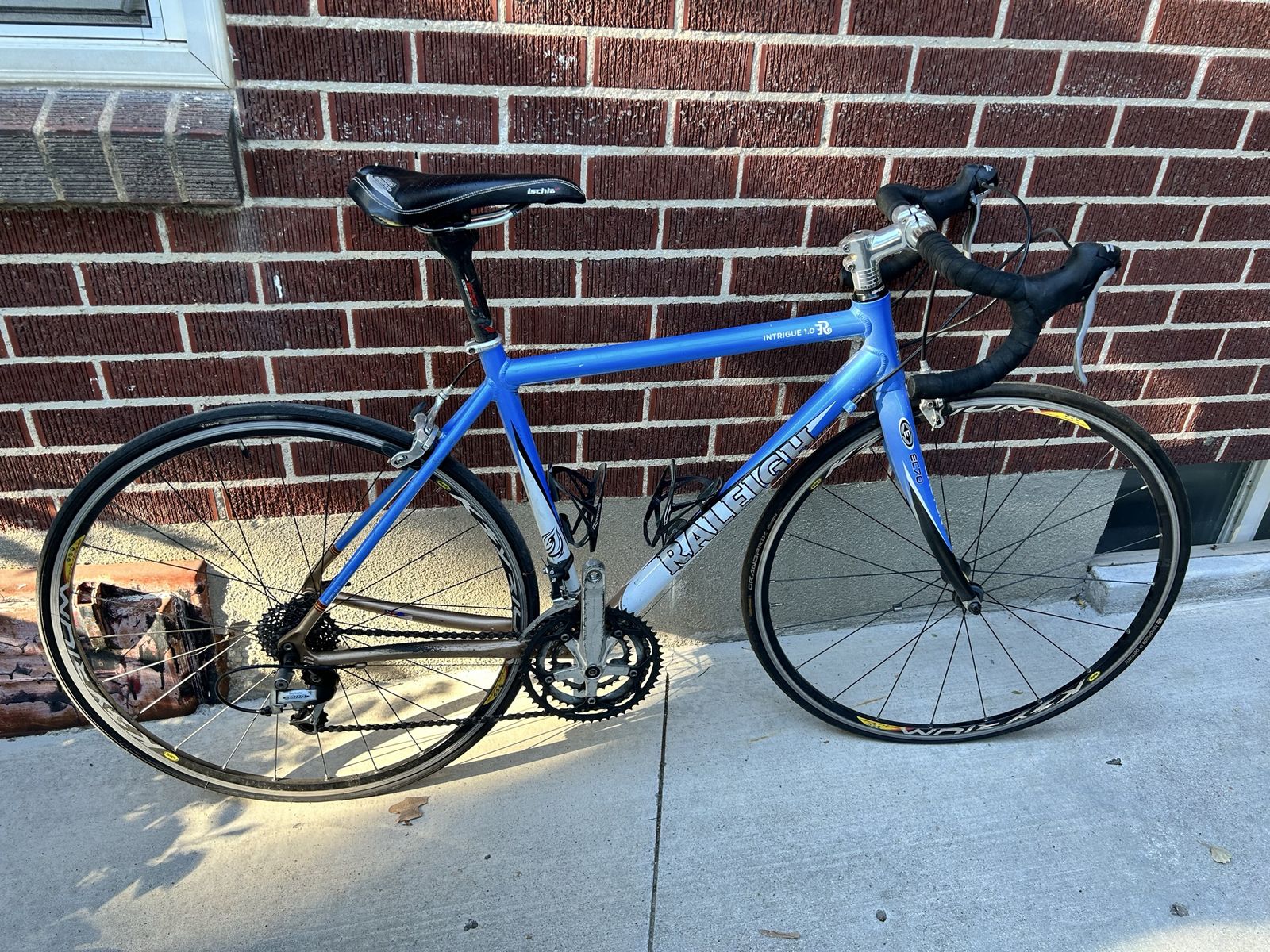 Raleigh Intrigue 1.0 Road Bike - Blue, Performance Cycling