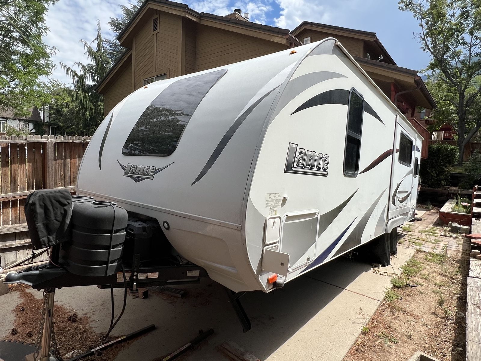 2016 Lance 23' Travel Trailer - Solar Equipped, 1 Slide Out, Sleeps 6, AC & Awning