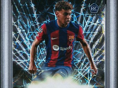 2023 Lamine Yamal Topps Chrome Black Lazer Auto