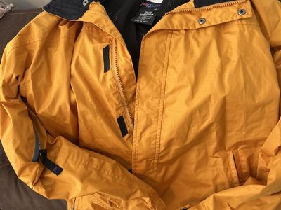 Fila Yellow & Black Rain Jacket Size M Lightweight Zip Up Windbreaker Coat