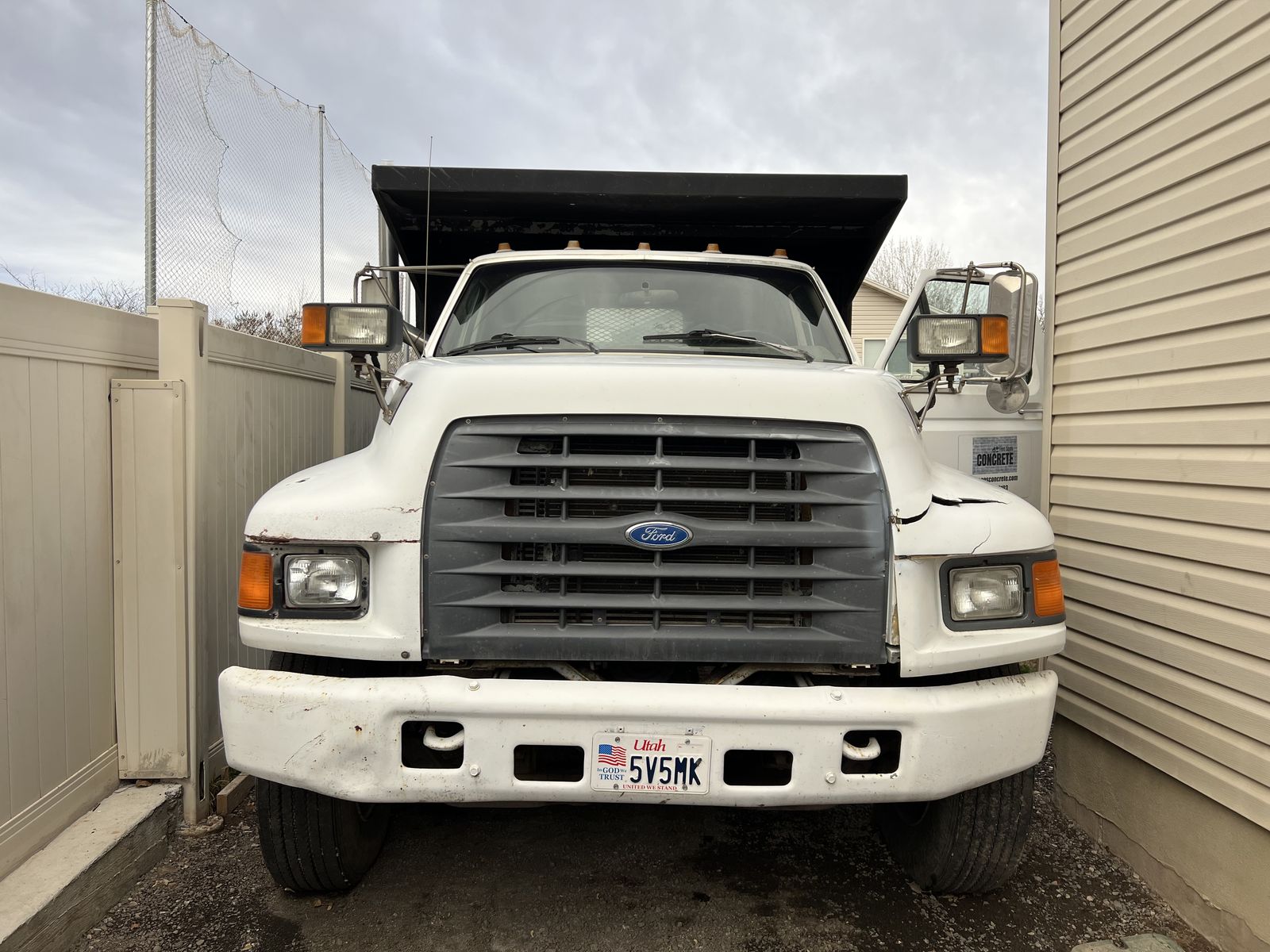 1997 Ford F-800 DImp Truc - 123k Miles