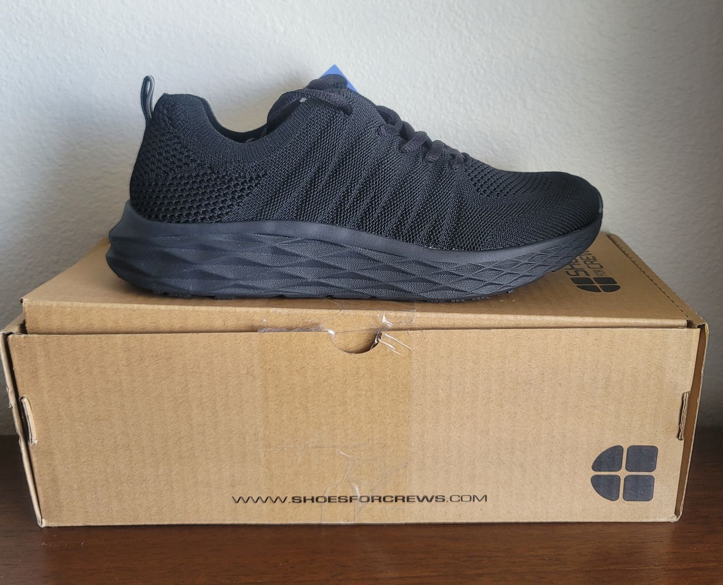 New womans slip resistant work shoes 6.5