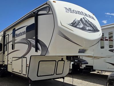 2014 Keystone Montana 5th wheel - 39' - 4 Seasons - 4 Slides