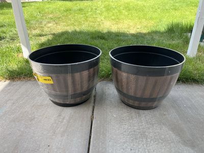 New 20-inch Planters