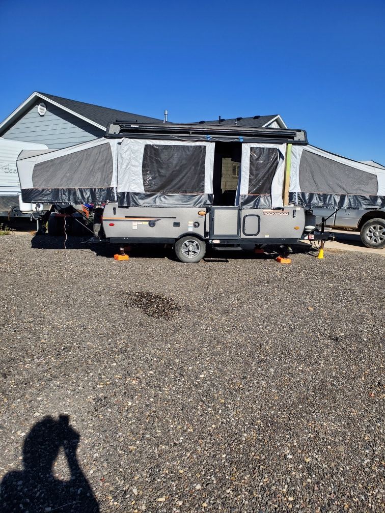 2022 Forest River Rockwood Freedom 2318G Pop‑Up Tent Trailer – Clean, Light Use