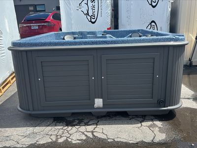 Arctic Spa Frontier Hot Tub, 8' x 7' with seating for up to 6 people, Saltwater, refurbished