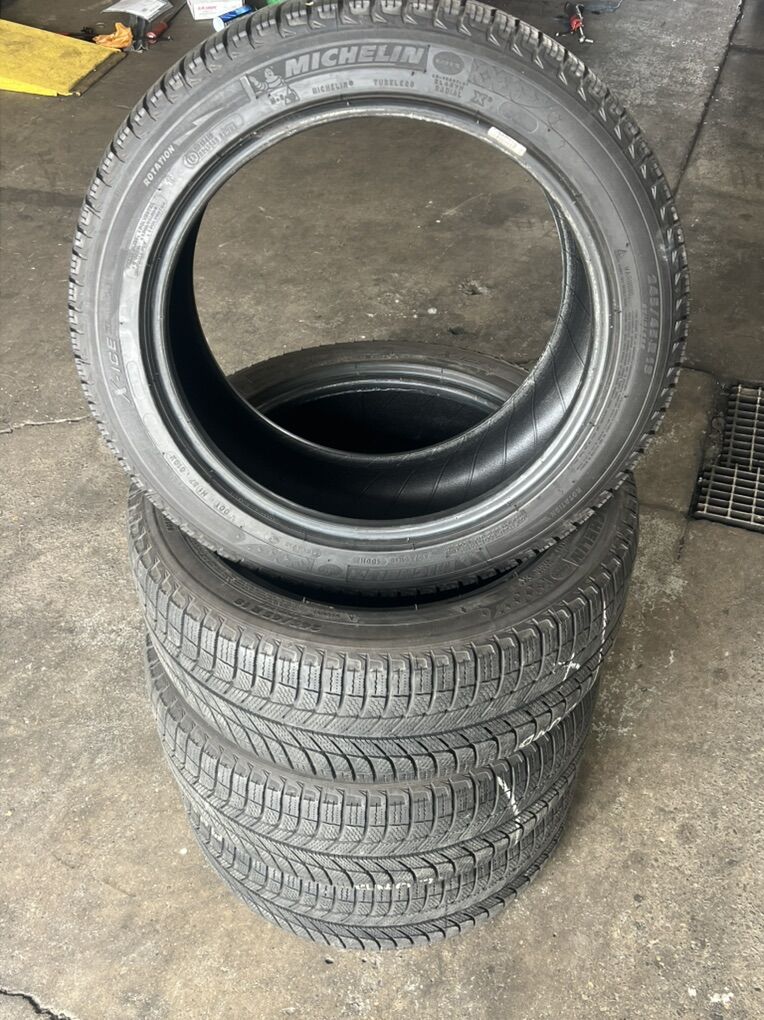 245/45R18