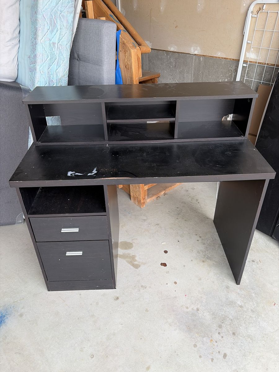 FREE DESK