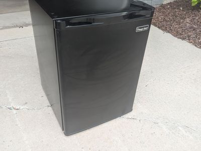 Small dorm fridge / mini fridge