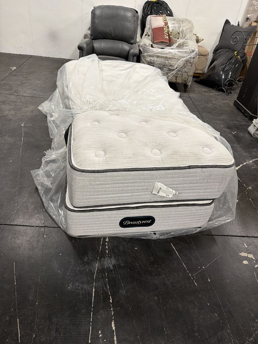 Beautyrest Twin Mattress and Box Spring - New in Plastic