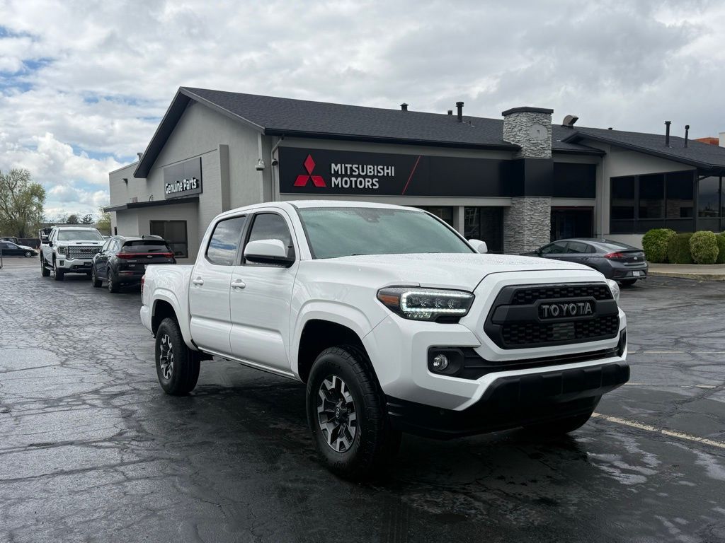 2022 TOYOTA TACOMA SR