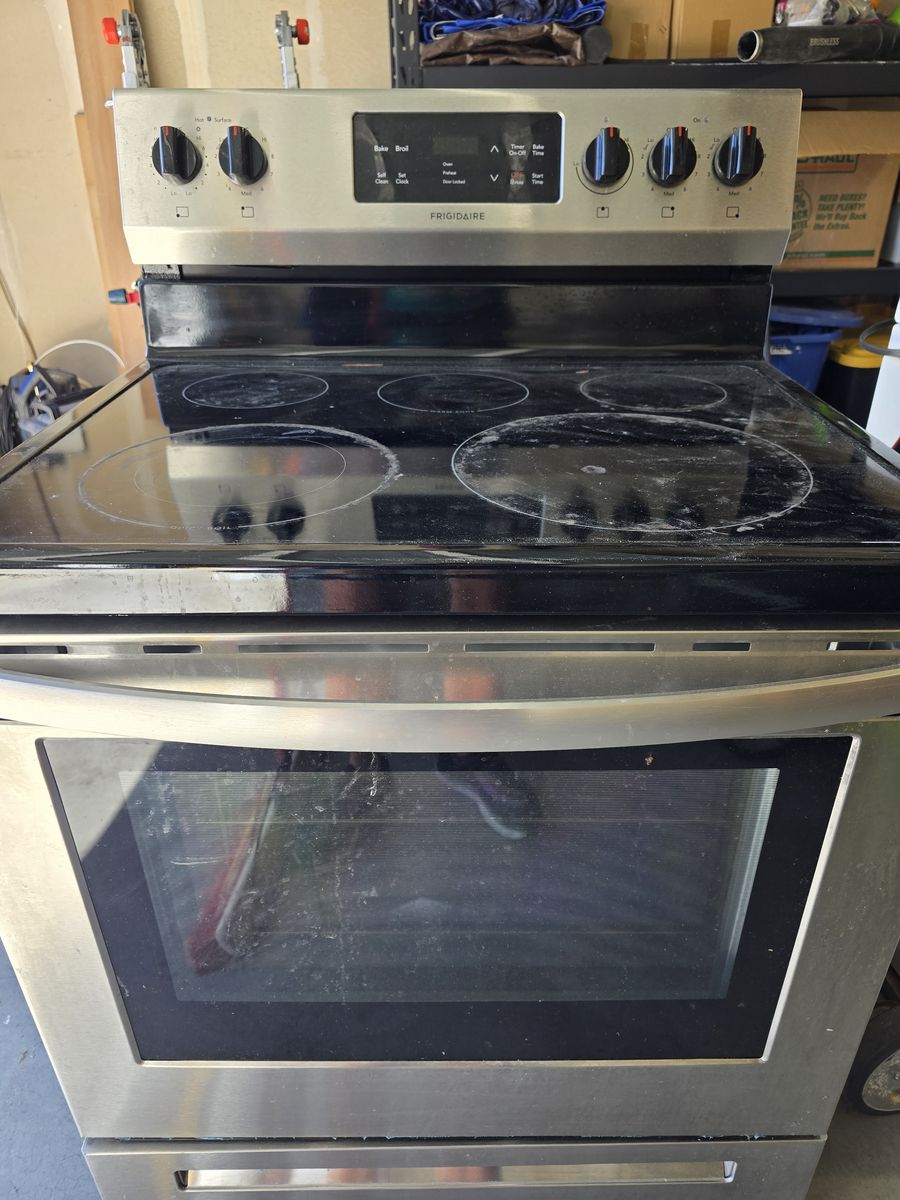 Frigidaire 30-in Electric Range Stainless Steel Smooth Top Oven