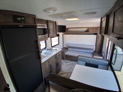 2021 EVO 179DB – 3,442 lbs Dry | Easy SUV Tow | Sleeps 8 | Murphy Bed | Triple Bunks | Solar + Lithium | Outdoor Kitchen