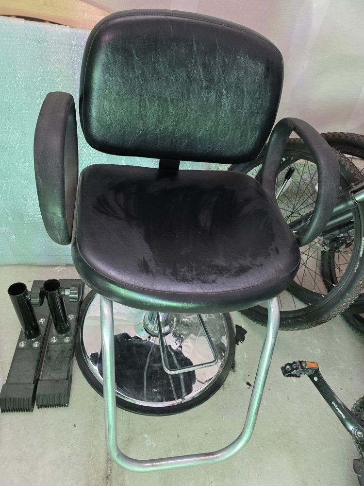 Extra wide All-purpose salon chair