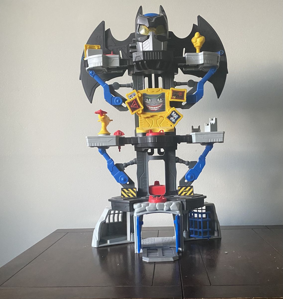 Imaginext DC Super Friends Transforming Batcave