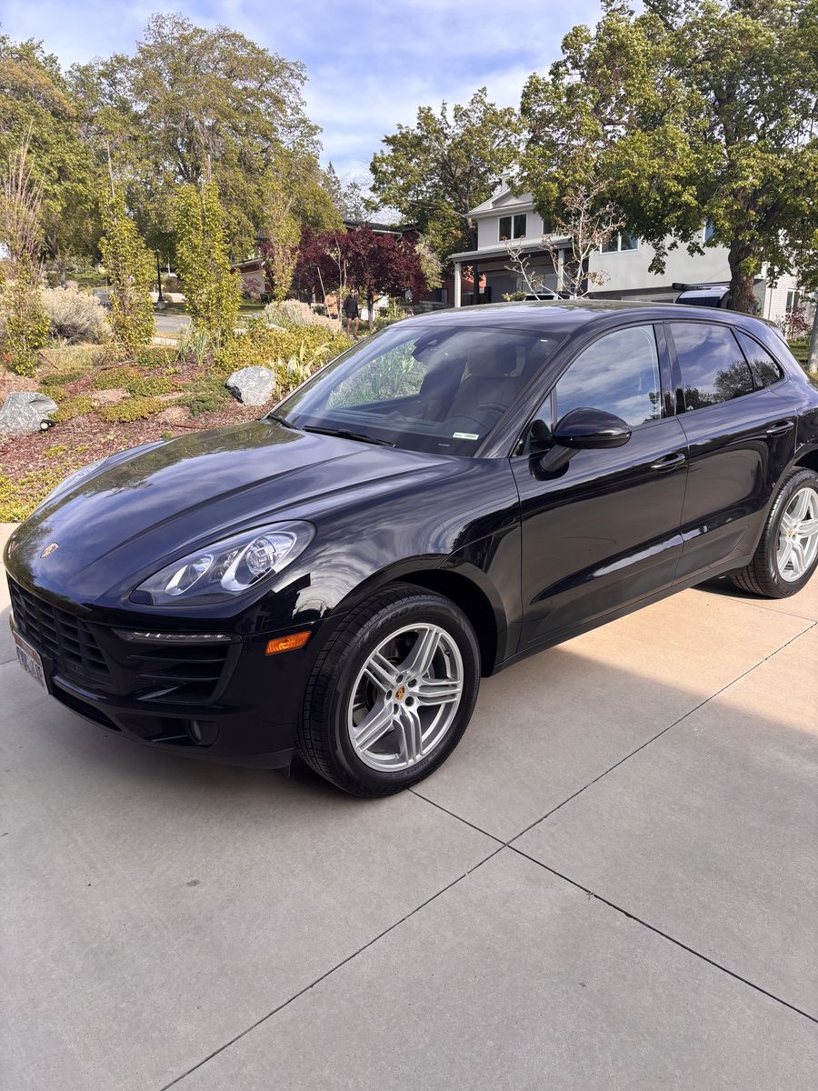 2017 PORSCHE MACAN Base