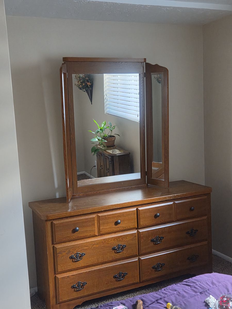 BEDROOM SET