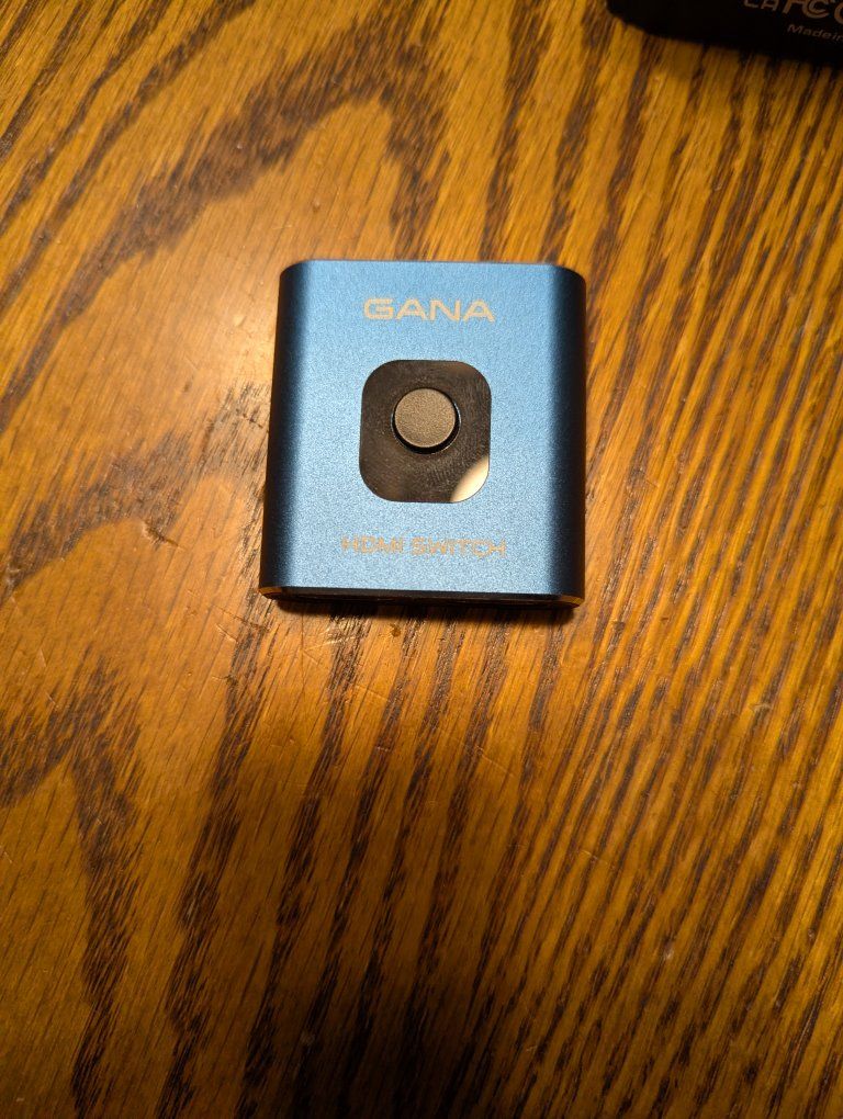 2-way HDMI splitter (2 available)