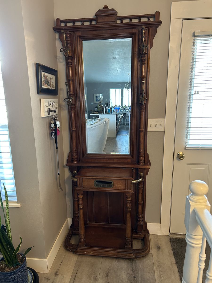 Hall Tree With Beveled Mirror