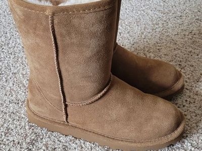 BEARPAW Elle Short Suede Boots (Size 7)